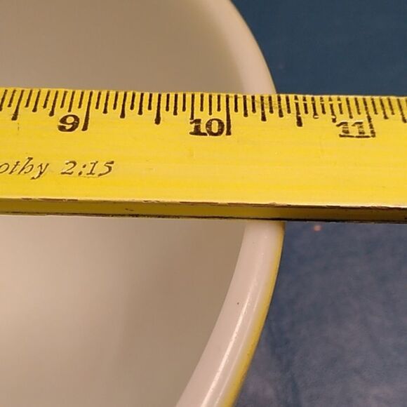 Pyrex Yellow and White Mixing Bowl Cottagecore Grandmacore Countrycore - Picture 8 of 8